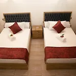 Seven Eleven Hotel